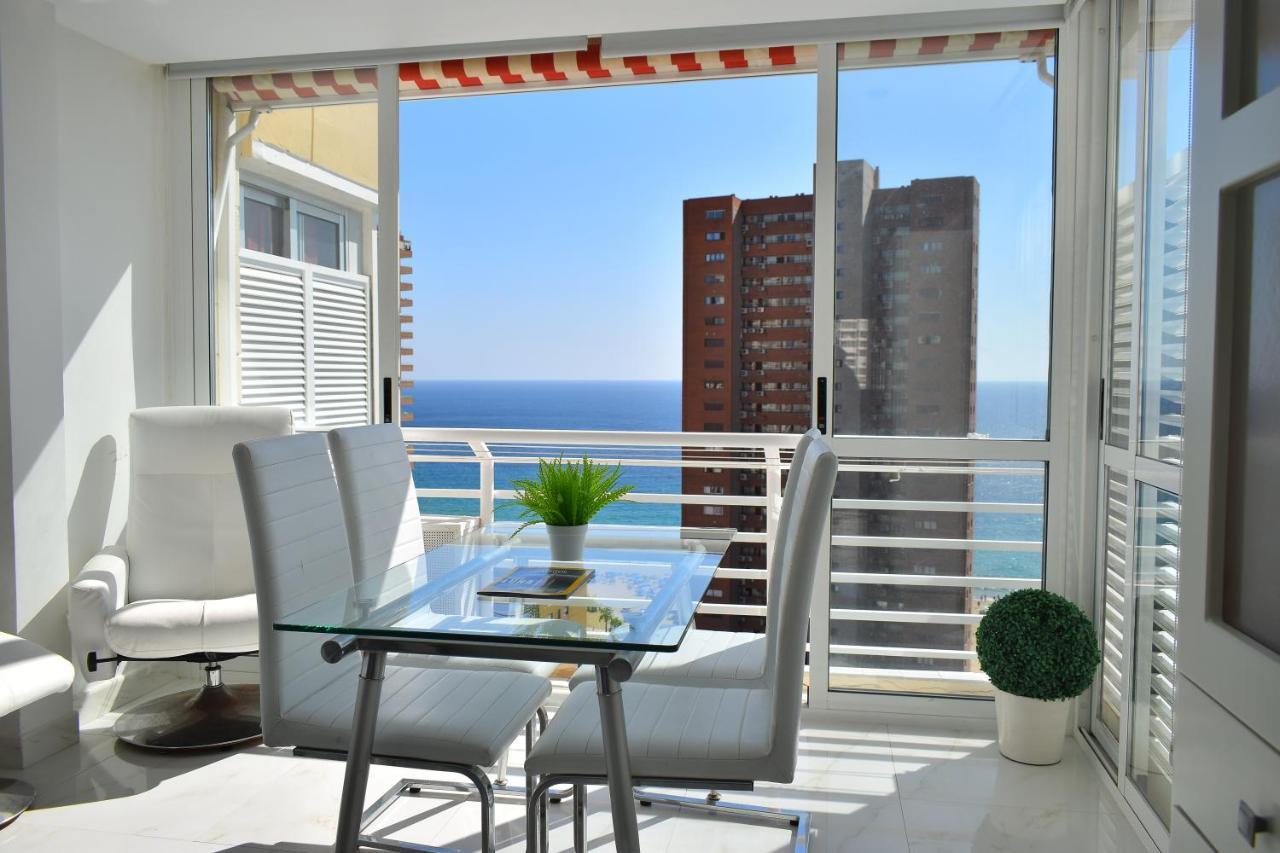 Los Caballos Vip Playa Levante Benidorm Exteriör bild