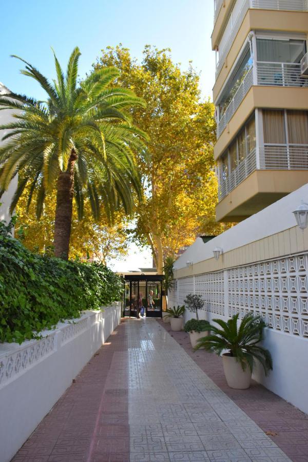 Los Caballos Vip Playa Levante Benidorm Exteriör bild