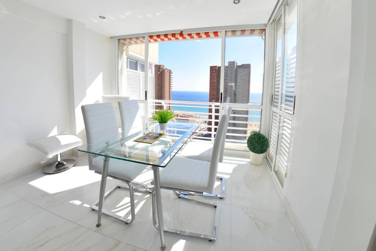 Los Caballos Vip Playa Levante Benidorm Exteriör bild