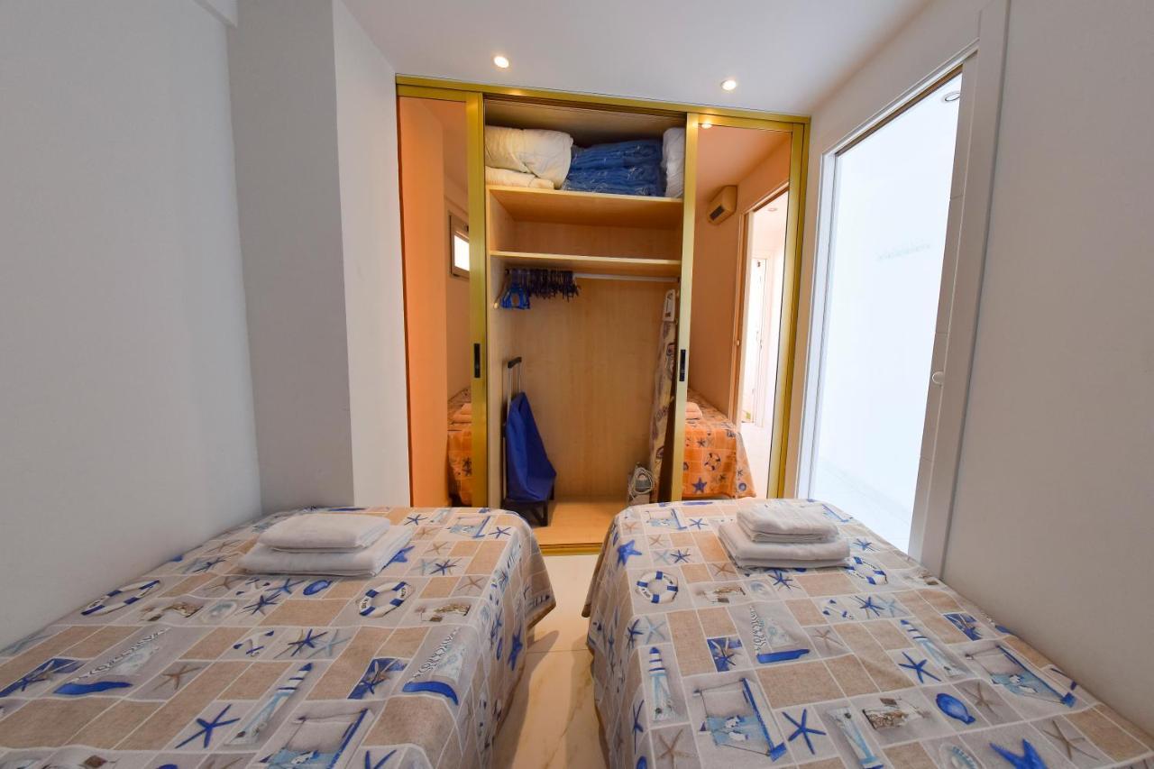 Los Caballos Vip Playa Levante Benidorm Exteriör bild