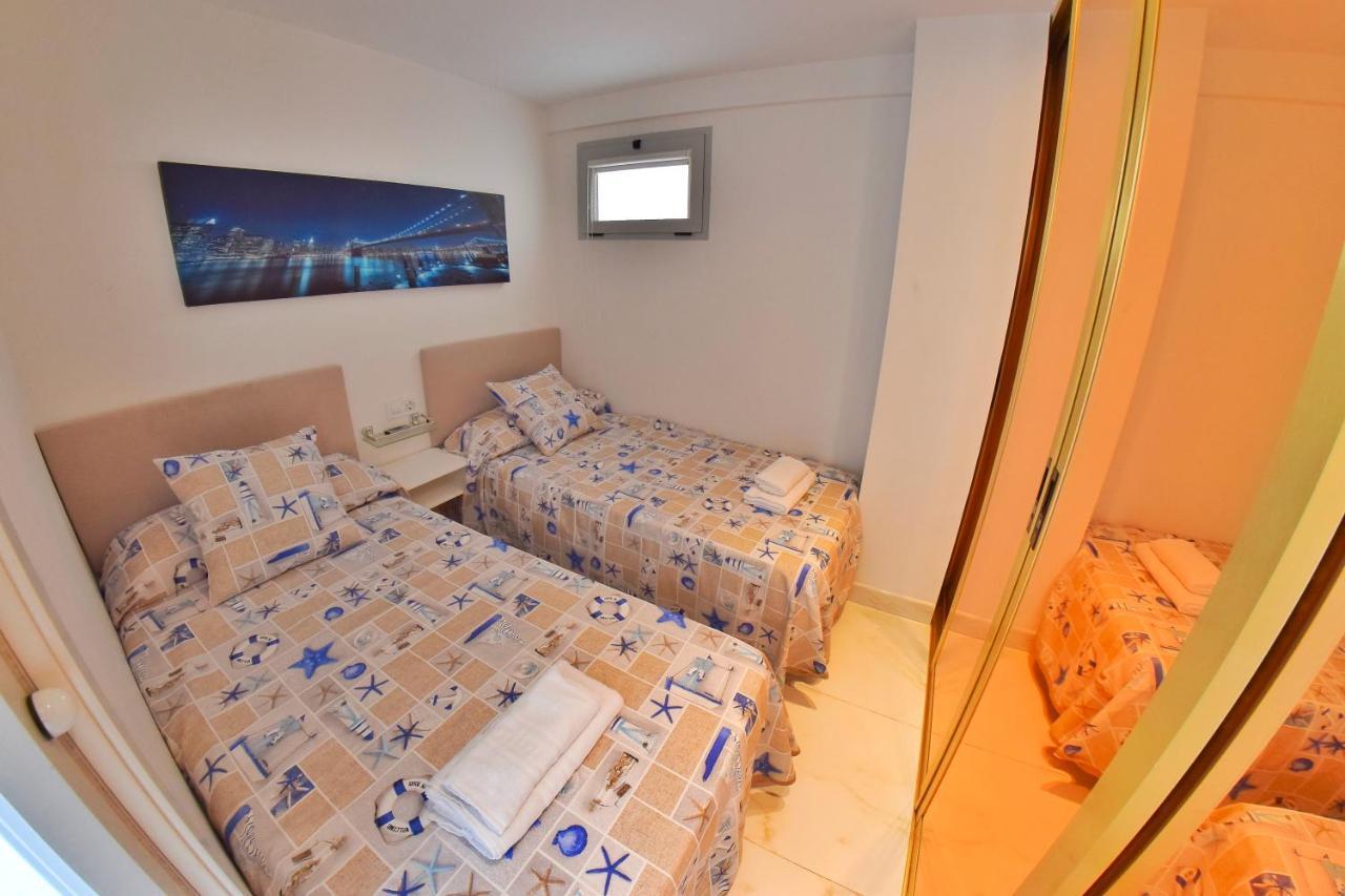 Los Caballos Vip Playa Levante Benidorm Exteriör bild