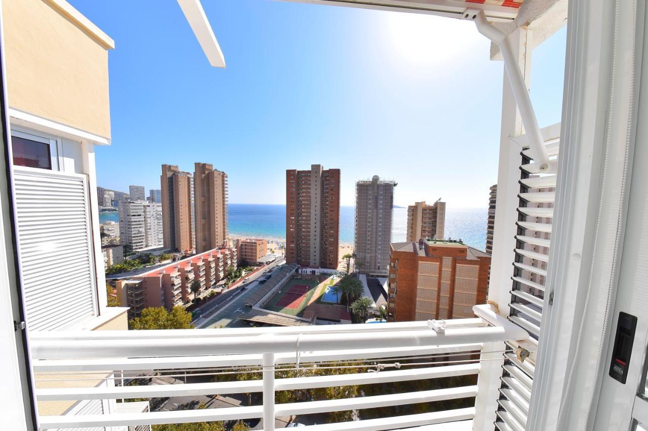 Los Caballos Vip Playa Levante Benidorm Exteriör bild