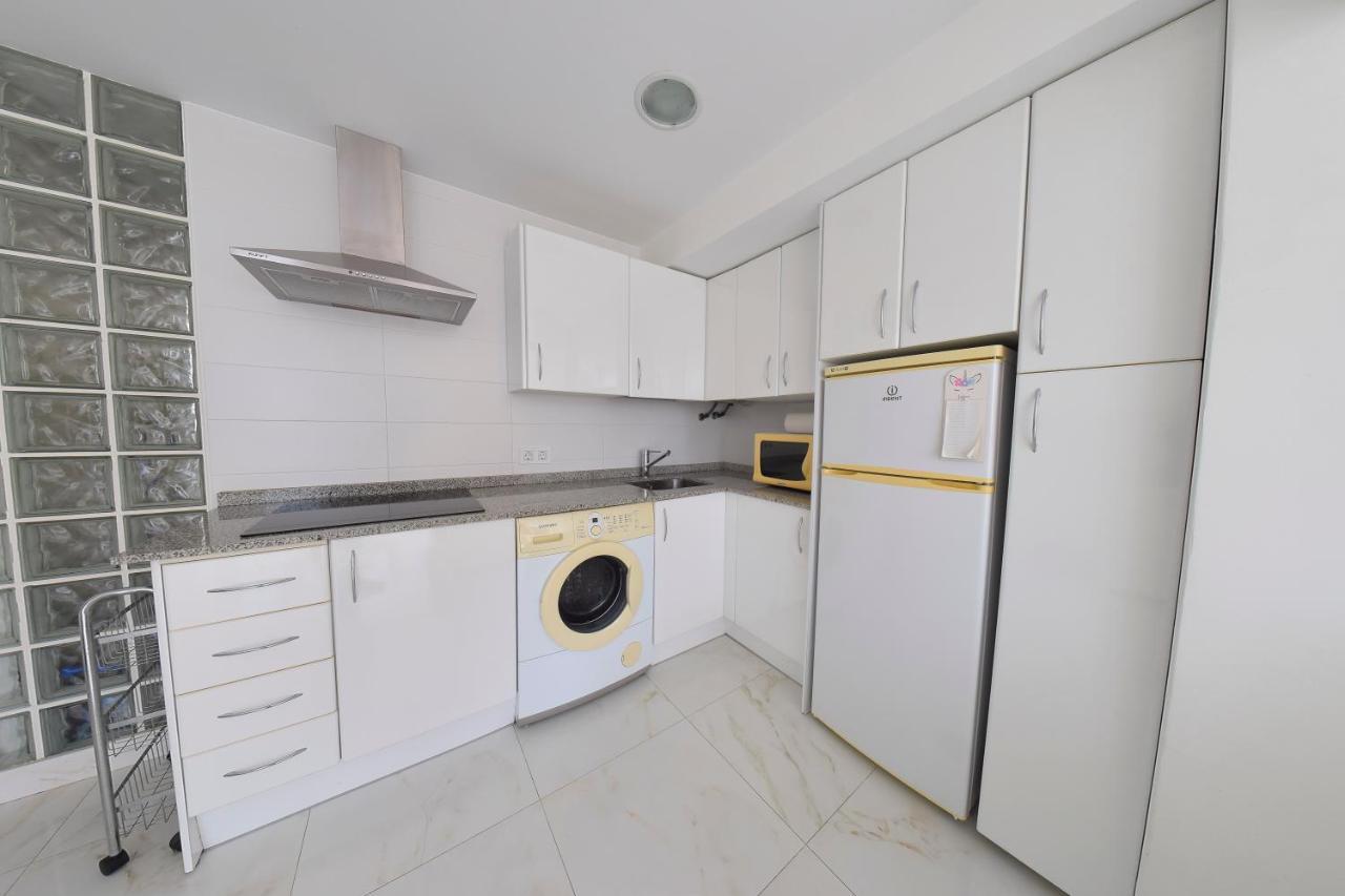Los Caballos Vip Playa Levante Benidorm Exteriör bild