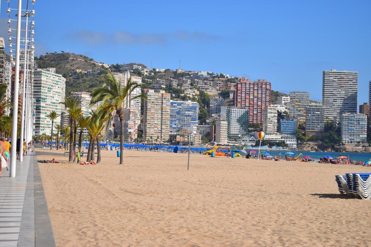 Los Caballos Vip Playa Levante Benidorm Exteriör bild