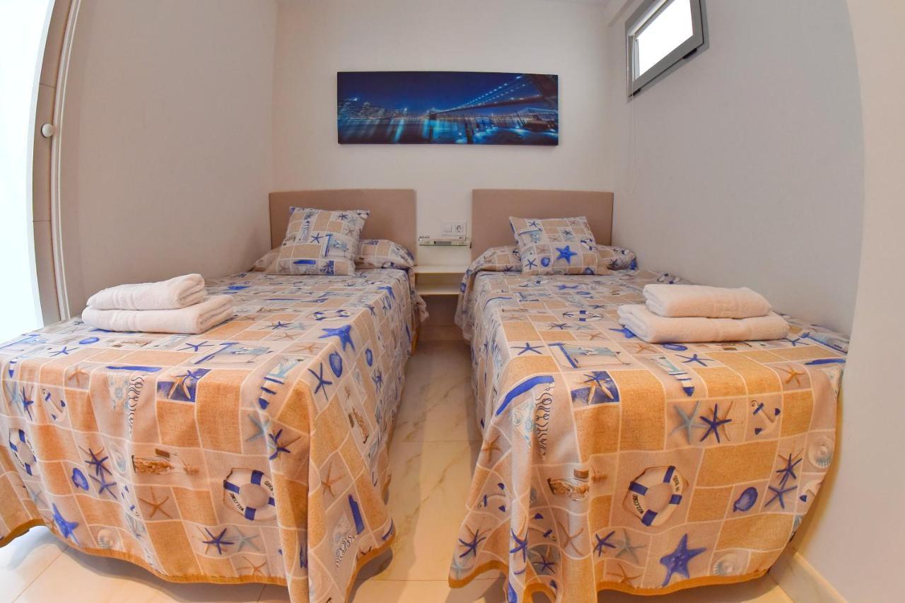 Los Caballos Vip Playa Levante Benidorm Exteriör bild