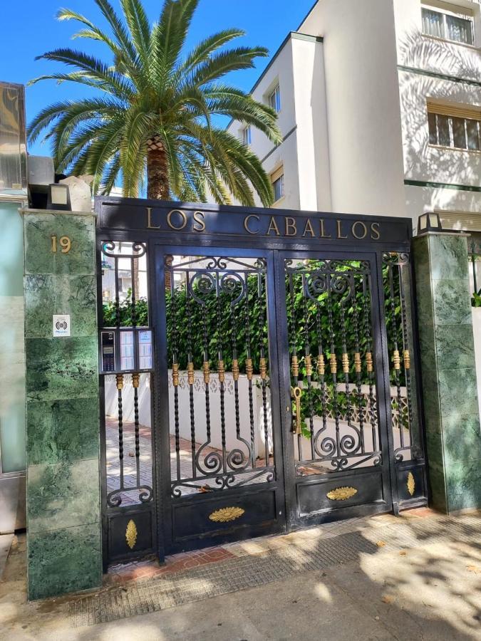 Los Caballos Vip Playa Levante Benidorm Exteriör bild
