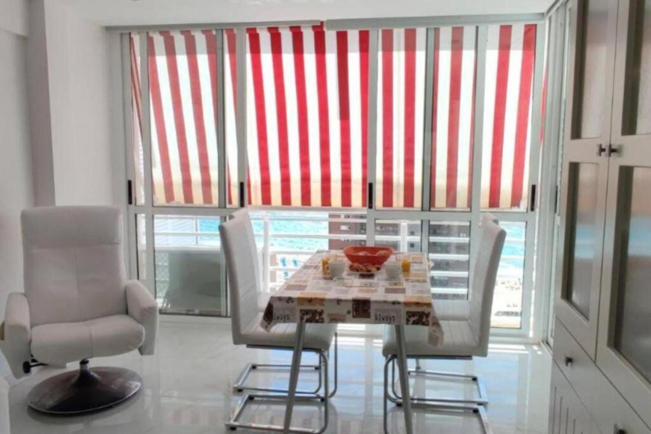 Los Caballos Vip Playa Levante Benidorm Exteriör bild