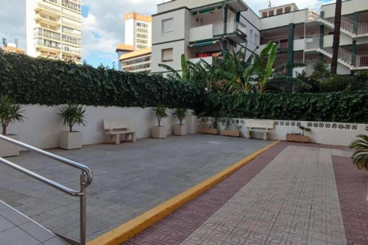 Los Caballos Vip Playa Levante Benidorm Exteriör bild